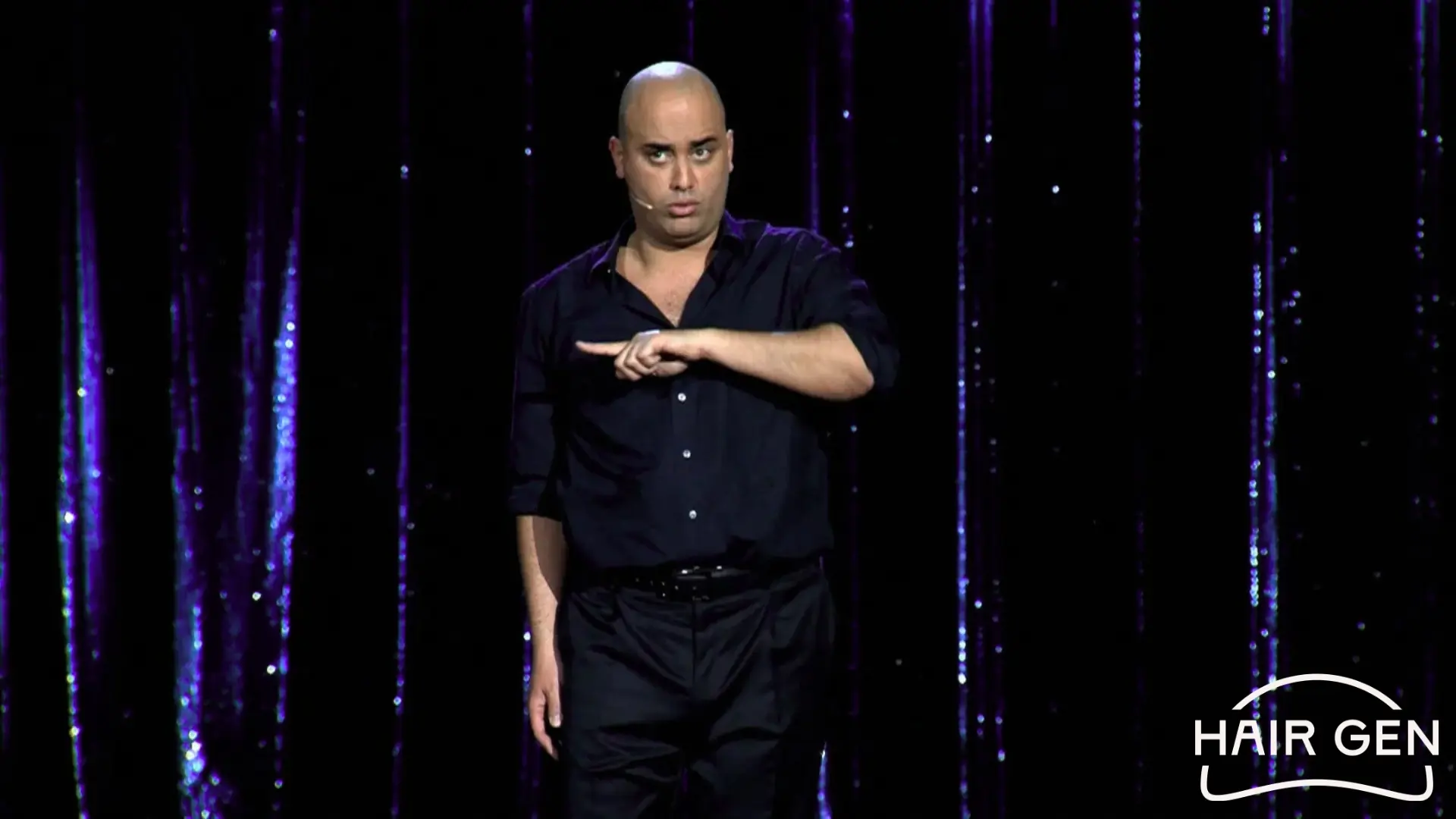 Jérôme Commandeur sur scène avec son humour caractéristique